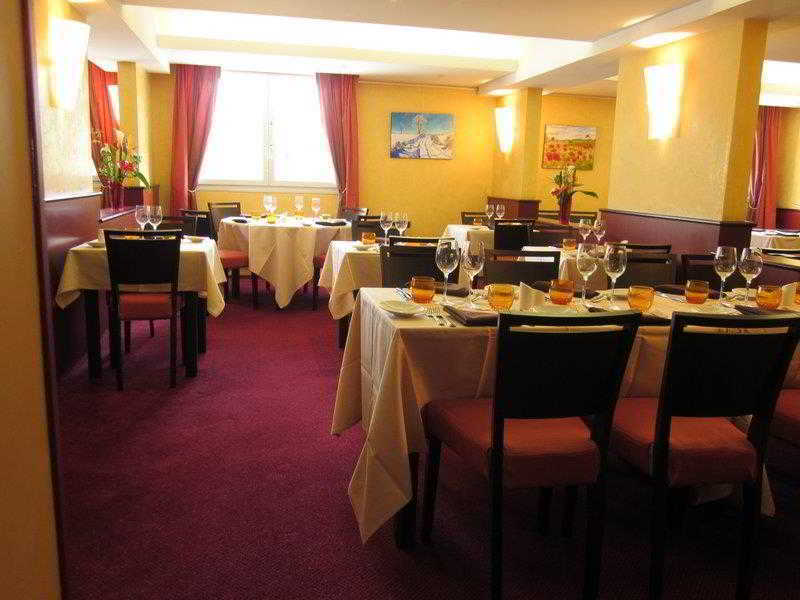 Kyriad Tours - Joué-lés-Tours Restoran gambar